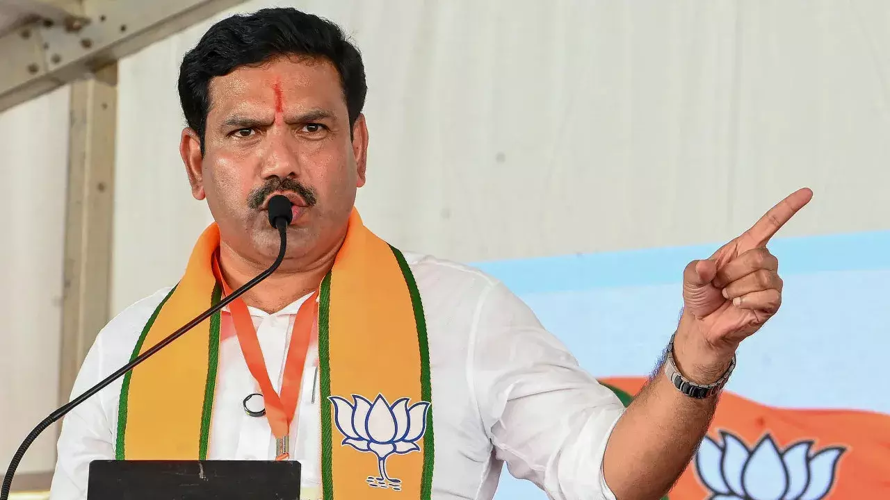 राजनीतिक लाभ के लिए विशेष सत्र बुला रही सरकार: कर्नाटक बीजेपी राजनीतिक लाभ के लिए विशेष सत्र बुला रही सरकार: कर्नाटक बीजेपी