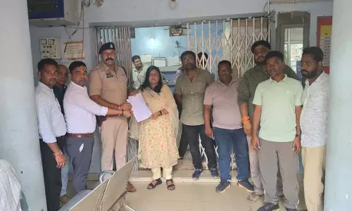 अतिक्रमण हटाने की कार्रवाई के दौरान रायपुर नगर निगम टीम से मारपीट और शासकीय कार्य में बाधा, FIR दर्ज अतिक्रमण हटाने की कार्रवाई के दौरान रायपुर नगर निगम टीम से मारपीट और शासकीय कार्य में बाधा, FIR दर्ज