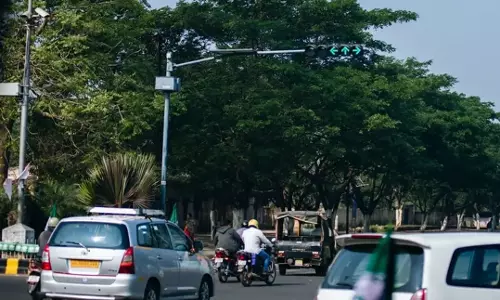ओडिशा में जल्द शुरू होगी भारत टैक्सी, ओला-उबर की तर्ज पर मिलेगी ऐप आधारित कैब सेवा ओडिशा में जल्द शुरू होगी भारत टैक्सी, ओला-उबर की तर्ज पर मिलेगी ऐप आधारित कैब सेवा