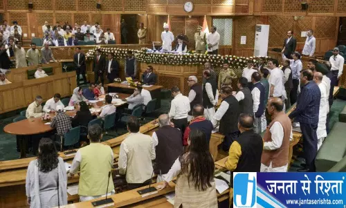 जम्मू-कश्मीर में छुट्टी पर सियासत तेज जम्मू-कश्मीर में छुट्टी पर सियासत तेज