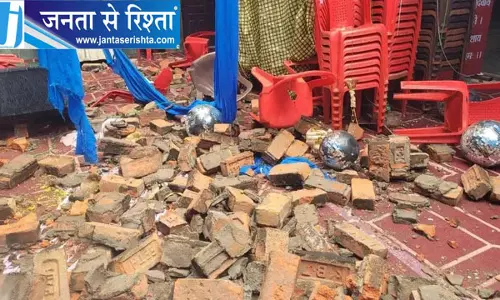 गणेश उत्सव के दौरान बड़ा हादसा 40 साल पुरानी रेलिंग ढही महिला की मौत 10 घायल