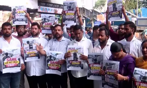साहिल वाकोडे मौत मामले में बढ़ा विरोध क्राइम ब्रांच जांच के बीच प्रदर्शन साहिल वाकोडे मौत मामले में बढ़ा विरोध क्राइम ब्रांच जांच के बीच प्रदर्शन
