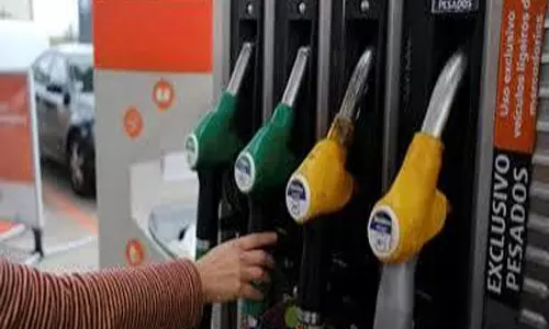 तेल कंपनियों का बिगड़ा हिसाब पेट्रोल डीजल पर प्रति लीटर नुकसान तेल कंपनियों का बिगड़ा हिसाब पेट्रोल डीजल पर प्रति लीटर नुकसान