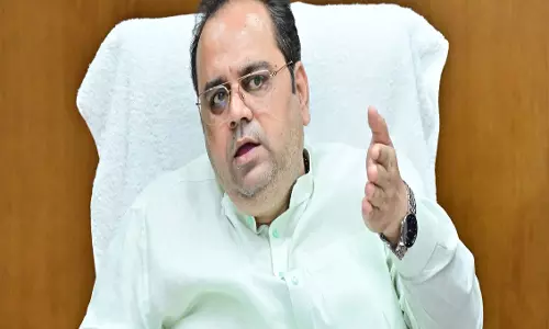 वकीलों की आपत्ति के बाद दिल्ली सरकार ने नए चालान सिस्टम पर लगाई रोक वकीलों की आपत्ति के बाद दिल्ली सरकार ने नए चालान सिस्टम पर लगाई रोक