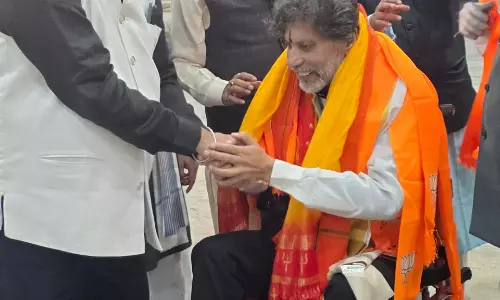 सड़क हादसे के बाद स्वस्थ होकर रायपुर पहुंचे किरण सिंह देव सड़क हादसे के बाद स्वस्थ होकर रायपुर पहुंचे किरण सिंह देव