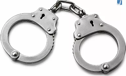 दवा कारोबारी मर्डर केस में बेटा भी गिरफ्तारी की जद में, पुलिस के 6 सवालों में फंसा सुब्रत दवा कारोबारी मर्डर केस में बेटा भी गिरफ्तारी की जद में, पुलिस के 6 सवालों में फंसा सुब्रत