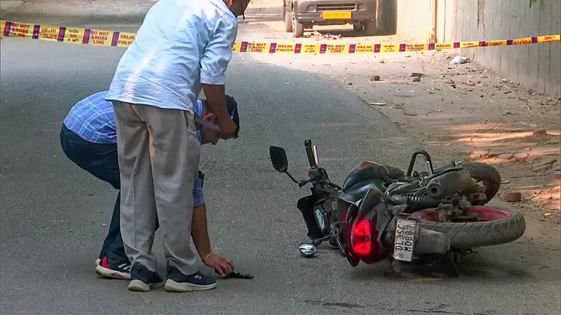 LSR के छात्रों में दहशत ऑफलाइन पढ़ाई निलंबित LSR के छात्रों में दहशत ऑफलाइन पढ़ाई निलंबित