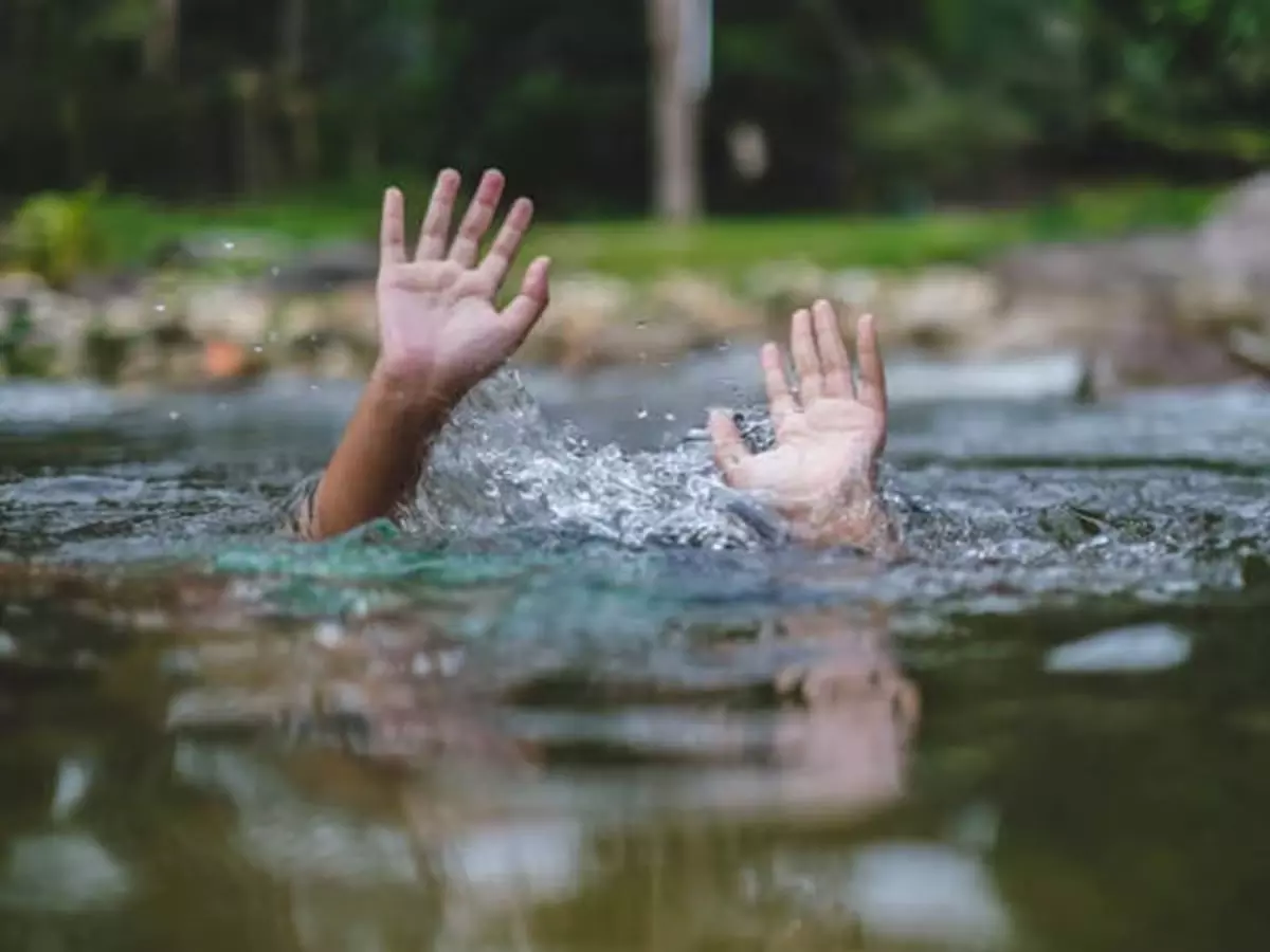 विसर्जन के दौरान बड़ा हादसा 4 की मौत विसर्जन के दौरान बड़ा हादसा 4 की मौत