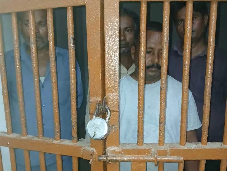 पेट्रोल चोरी पर पुलिस की कार्रवाई, चार आरोपित गिरफ्तार पेट्रोल चोरी पर पुलिस की कार्रवाई, चार आरोपित गिरफ्तार