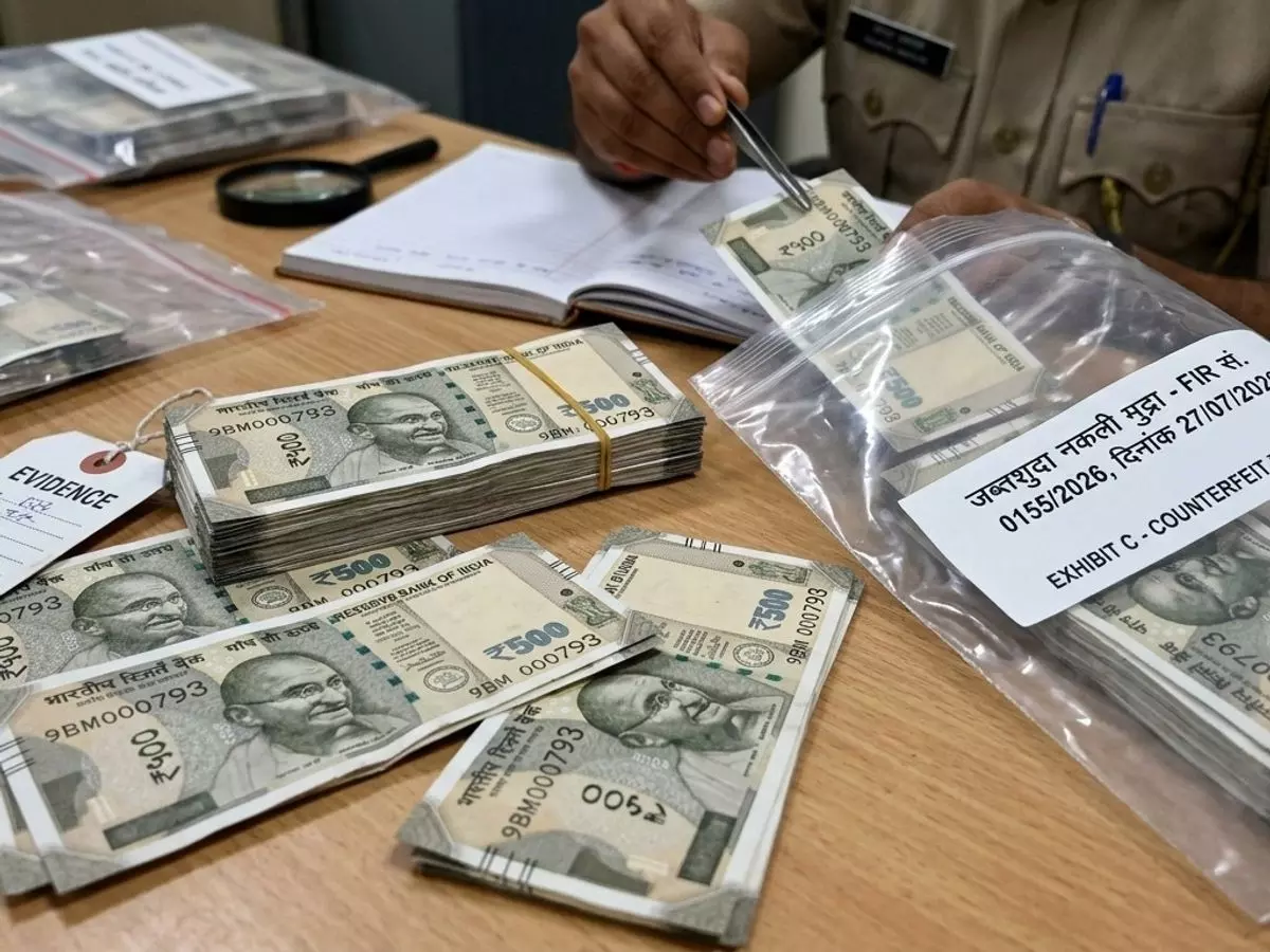 नकली नोटों की गड्डी लेकर स्कूटी खरीदने पहुंचा नाबालिग नकली नोटों की गड्डी लेकर स्कूटी खरीदने पहुंचा नाबालिग