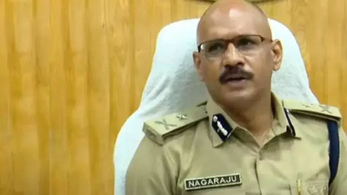 मंत्री से मतभेद; सीएच नागराजू को ट्रांसपोर्ट कमिश्नर के पद से हटाया गया मंत्री से मतभेद; सीएच नागराजू को ट्रांसपोर्ट कमिश्नर के पद से हटाया गया