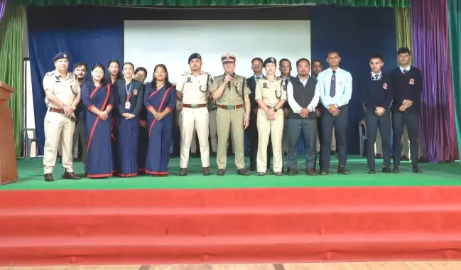 नामची में पुलिस और जनता आए करीब बिल्डिंग बॉन्ड्स कार्यक्रम आयोजित नामची में पुलिस और जनता आए करीब बिल्डिंग बॉन्ड्स कार्यक्रम आयोजित