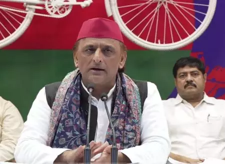 अखिलेश बोले-निष्पक्ष चुनाव पर उठे गंभीर सवाल, आखिर आयोग किसके इशारे पर कर रहा काम अखिलेश बोले-निष्पक्ष चुनाव पर उठे गंभीर सवाल, आखिर आयोग किसके इशारे पर कर रहा काम