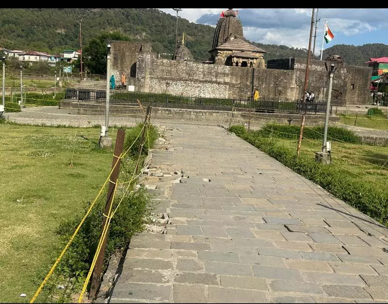 बैजनाथ शिव मंदिर की मरम्मत अटकी बैजनाथ शिव मंदिर की मरम्मत अटकी