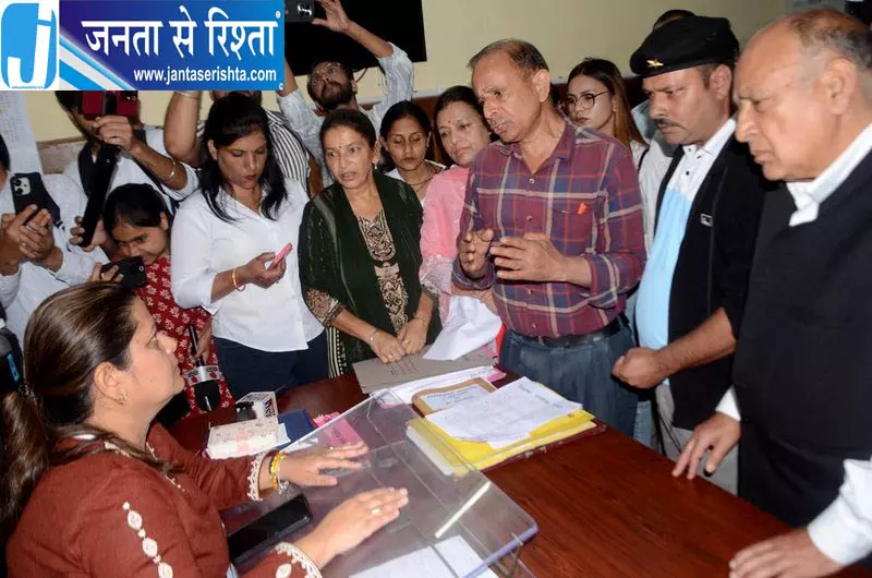 शिमला में आवारा पशुओं की समस्या गंभीर शिमला में आवारा पशुओं की समस्या गंभीर