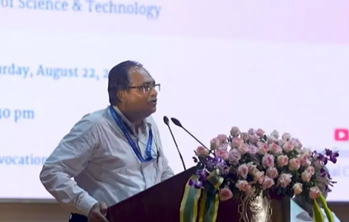 IIT बॉम्बे छात्र की आत्महत्या के बाद डायरेक्टर शिरीष केदारे विवादों में, प्रोफेसर को बचाने के लगे आरोप IIT बॉम्बे छात्र की आत्महत्या के बाद डायरेक्टर शिरीष केदारे विवादों में, प्रोफेसर को बचाने के लगे आरोप