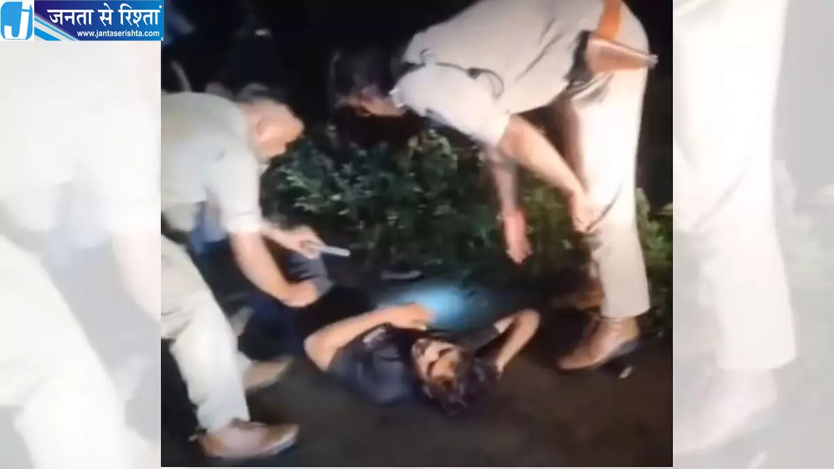 सागर जहरीली शराब कांड का मुख्य आरोपी मुठभेड़ के बाद गिरफ्तार, पैर में लगी गोली सागर जहरीली शराब कांड का मुख्य आरोपी मुठभेड़ के बाद गिरफ्तार, पैर में लगी गोली