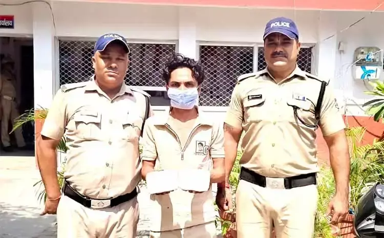 पुलिस ने सैफ अली को नशे की गोलियों के साथ पकड़ा पुलिस ने सैफ अली को नशे की गोलियों के साथ पकड़ा