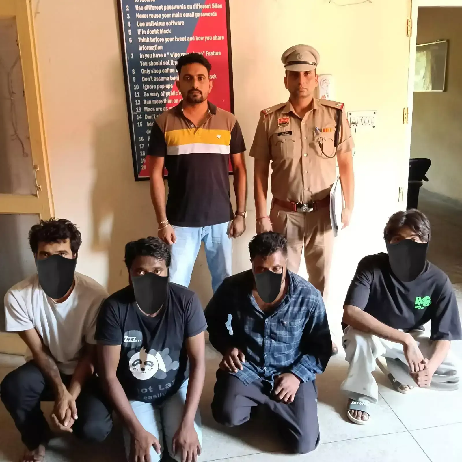 सेवानिवृत्त बैंक कर्मी से लाखों की ठगी, तीन आरोपी पुलिस की गिरफ्त में सेवानिवृत्त बैंक कर्मी से लाखों की ठगी, तीन आरोपी पुलिस की गिरफ्त में
