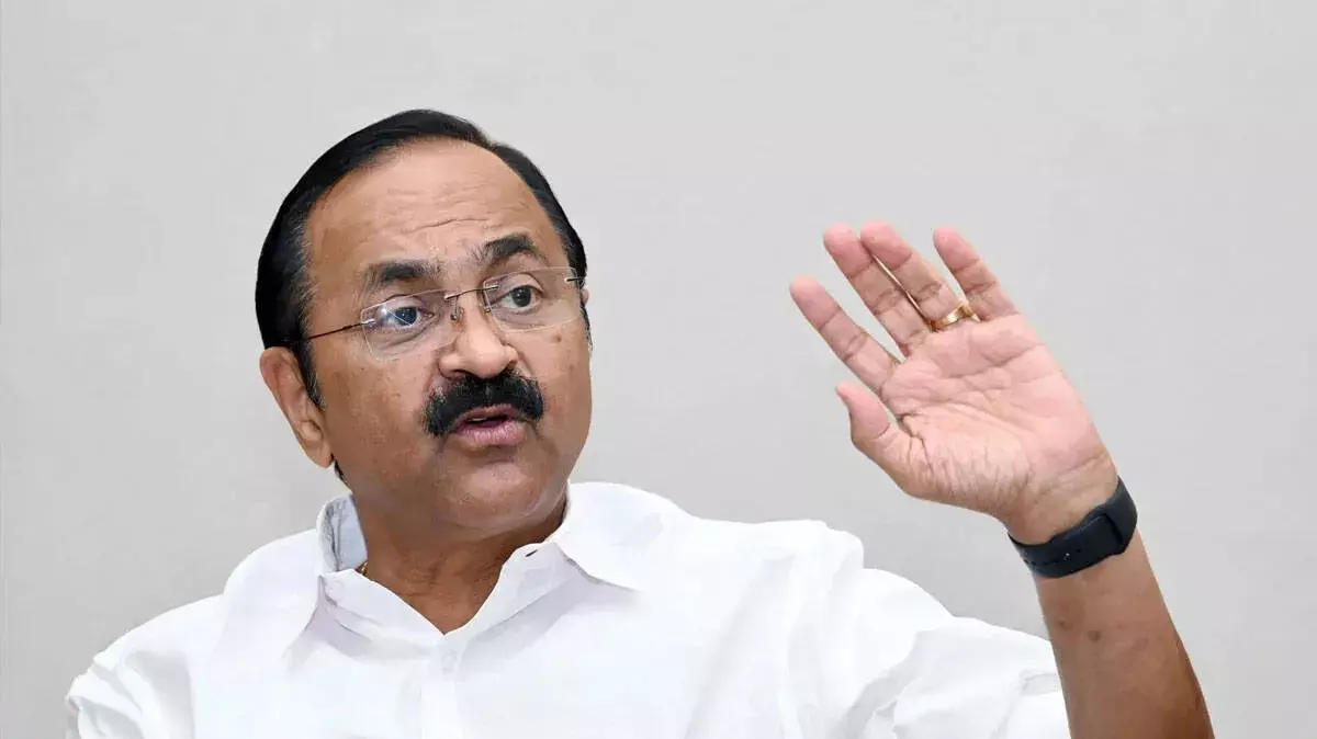 देश भर में बिजली कटौती की खबरें, सीएम का बड़ा बयान देश भर में बिजली कटौती की खबरें, सीएम का बड़ा बयान
