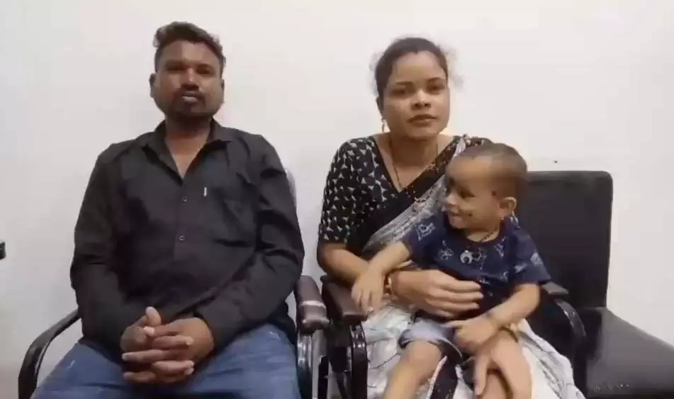 घर में घुसकर एक साल के बच्चे को ले गया युवक, 5 घंटे में नागपुर से सकुशल बरामद घर में घुसकर एक साल के बच्चे को ले गया युवक, 5 घंटे में नागपुर से सकुशल बरामद