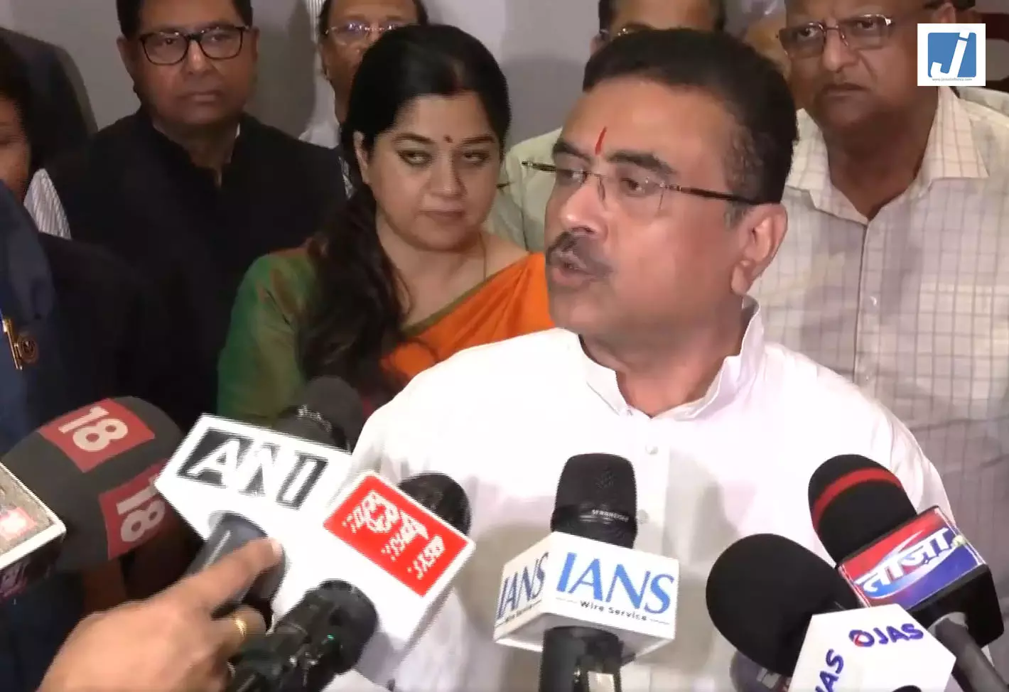 निवेश और रोजगार बढ़ाने पर जोर CM सुवेंदु अधिकारी ने बताया सरकार का प्लान निवेश और रोजगार बढ़ाने पर जोर CM सुवेंदु अधिकारी ने बताया सरकार का प्लान
