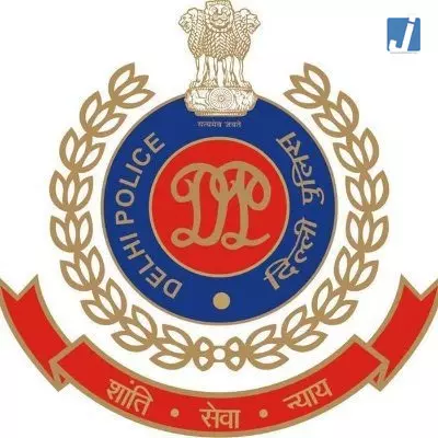 24 घंटे में मिली लापता 3 साल की बच्ची CCTV खंगालकर पुलिस ने परिवार से मिलाया 24 घंटे में मिली लापता 3 साल की बच्ची CCTV खंगालकर पुलिस ने परिवार से मिलाया
