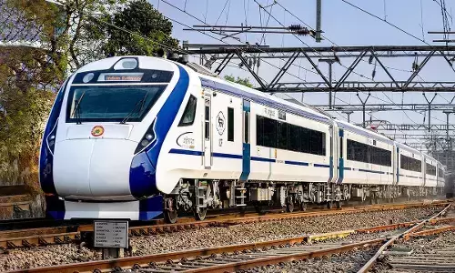 Andhra: वंदे भारत कोच ने विजयवाड़ा स्टेशन पर हॉट एक्सल विकसित किया Andhra: वंदे भारत कोच ने विजयवाड़ा स्टेशन पर हॉट एक्सल विकसित किया
