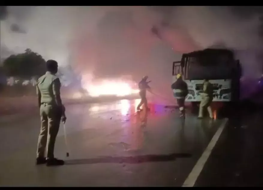 हैदराबाद: बस में लगी आग, 38 यात्री सुरक्षित
