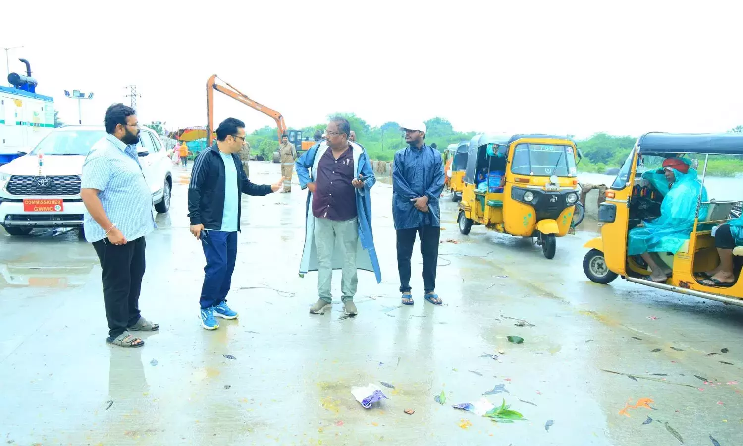 आयुक्त ने विसर्जन स्थलों पर स्वच्छता का निरीक्षण किया आयुक्त ने विसर्जन स्थलों पर स्वच्छता का निरीक्षण किया