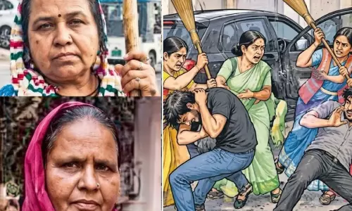 झाड़ू लेकर बदमाशों से भिड़ीं महिलाएं