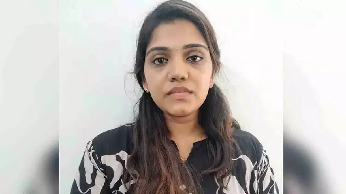 टीचर काव्या को राहत: MDMA मामले में हाई कोर्ट से मिली ज़मानत टीचर काव्या को राहत: MDMA मामले में हाई कोर्ट से मिली ज़मानत