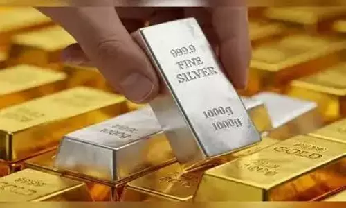 सोने-चांदी के भाव में गिरावट खरीदारी से पहले चेक करें लेटेस्ट रेट सोने-चांदी के भाव में गिरावट खरीदारी से पहले चेक करें लेटेस्ट रेट