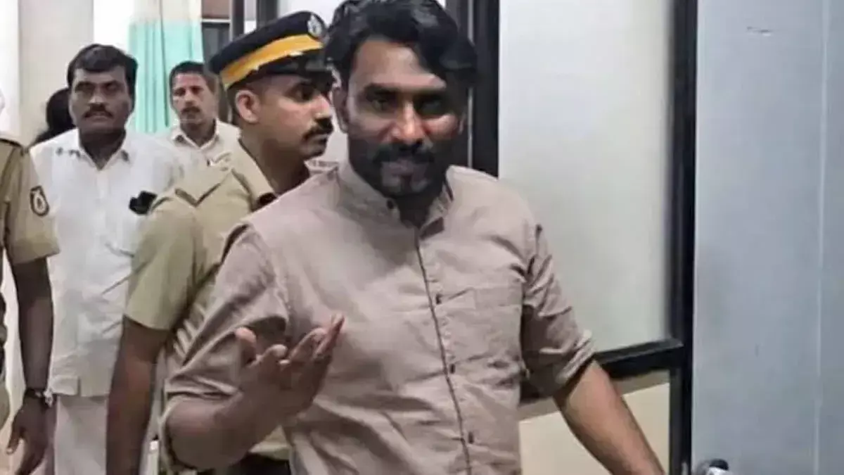 महिला से यौन शोषण के आरोप में ढोंगी बाबा गिरफ्तार महिला से यौन शोषण के आरोप में ढोंगी बाबा गिरफ्तार