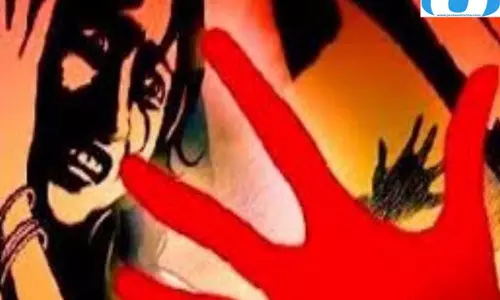 लाठी-सरिये से लैस लोगों का घर पर हमला, महिला से अश्लील हरकत का आरोप लाठी-सरिये से लैस लोगों का घर पर हमला, महिला से अश्लील हरकत का आरोप