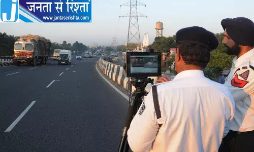 दिल्ली ने नई ट्रैफिक चालान समाधान प्रणाली रोकी दिल्ली ने नई ट्रैफिक चालान समाधान प्रणाली रोकी