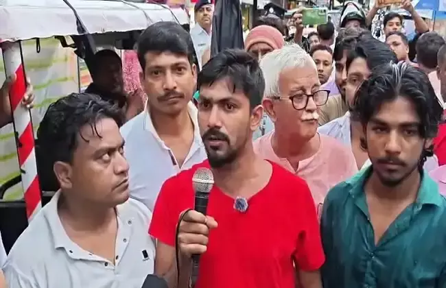 लाठीचार्ज के आरोप को लेकर डीवाईएफआई ने जताया विरोध