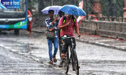 बंगाल की खाड़ी में डिप्रेशन का असर, कर्नाटक में भारी से बहुत भारी बारिश का अलर्ट बंगाल की खाड़ी में डिप्रेशन का असर, कर्नाटक में भारी से बहुत भारी बारिश का अलर्ट