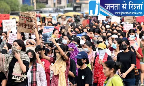 डर और हिंसा के खिलाफ सड़कों पर LSR छात्र