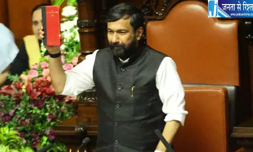 अधिकारियों की गैरमौजूदगी पर चेयरमैन सख्त अधिकारियों की गैरमौजूदगी पर चेयरमैन सख्त