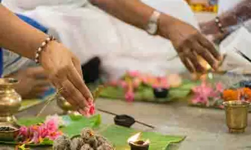 पितरों के पिंडदान के लिए क्यों प्रसिद्ध है नारायणी शिला? जानें सदियों पुरानी मान्यता पितरों के पिंडदान के लिए क्यों प्रसिद्ध है नारायणी शिला? जानें सदियों पुरानी मान्यता