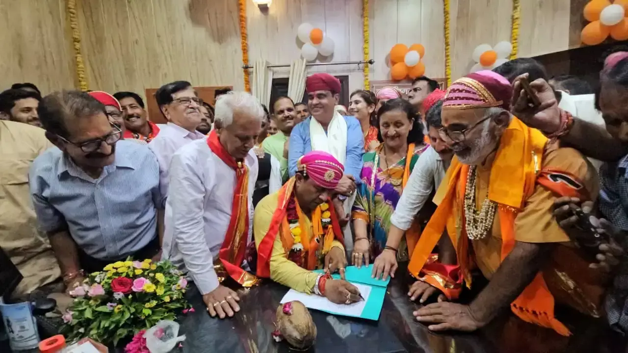 शुभ मुहूर्त में पारस सिंघवी ने ग्रहण किया महापौर पद