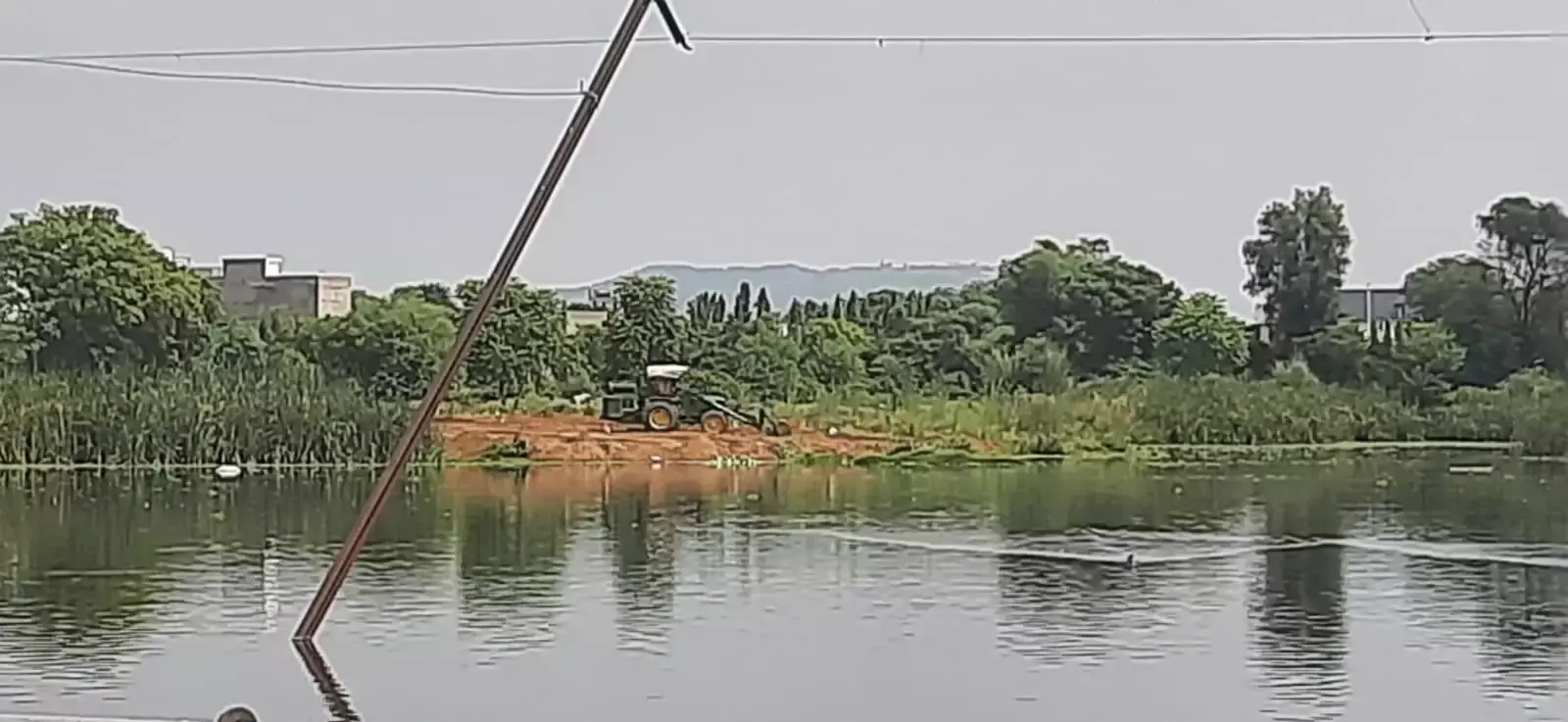 कानोता बांध में अतिक्रमण की शिकायत पर कार्रवाई कानोता बांध में अतिक्रमण की शिकायत पर कार्रवाई