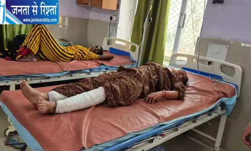 गंगा एक्सप्रेसवे पर तेज रफ्तार कार कैंटर में घुसी, पिता-पुत्र की मौत; तीन घायल गंगा एक्सप्रेसवे पर तेज रफ्तार कार कैंटर में घुसी, पिता-पुत्र की मौत; तीन घायल