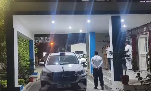 अमरोहा में युवती से दुष्कर्म का मामला: दरोगा-सिपाही समेत 4 गिरफ्तार, CRPF के दो जवान भी आरोपी अमरोहा में युवती से दुष्कर्म का मामला: दरोगा-सिपाही समेत 4 गिरफ्तार, CRPF के दो जवान भी आरोपी