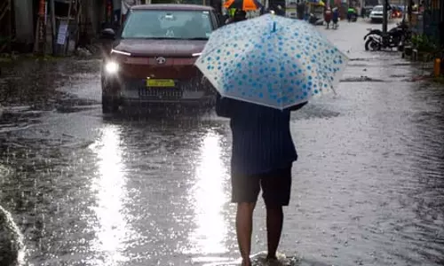 बंगाल की खाड़ी में गहरे दबाव से आंध्र प्रदेश के कलिंगपट्टनम और पोलाकी में भारी बारिश बंगाल की खाड़ी में गहरे दबाव से आंध्र प्रदेश के कलिंगपट्टनम और पोलाकी में भारी बारिश