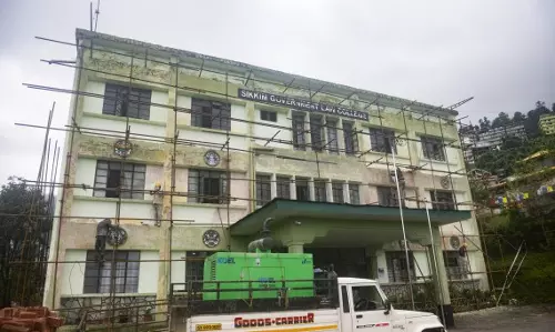 बुर्तुक लॉ कॉलेज की स्ट्रक्चरल सेफ्टी की होगी जांच, हाई कोर्ट का आदेश बुर्तुक लॉ कॉलेज की स्ट्रक्चरल सेफ्टी की होगी जांच, हाई कोर्ट का आदेश