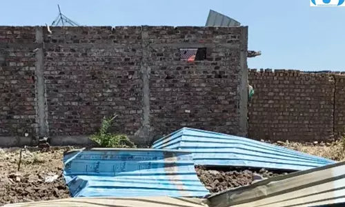 दीवानपाशा आवास पर पथराव के दौरान पत्रकार के बेटे को धमकी का आरोप