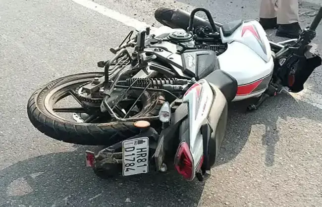 रेवाड़ी में सड़क हादसा, बाइक सवार की जान गई रेवाड़ी में सड़क हादसा, बाइक सवार की जान गई