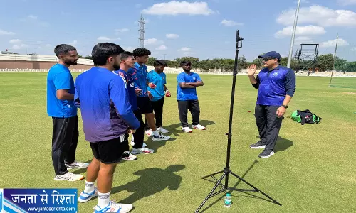 अनिल कुंबले की क्लास में युवा स्पिनर दो दिन सीखे गेंदबाजी के गुर अनिल कुंबले की क्लास में युवा स्पिनर दो दिन सीखे गेंदबाजी के गुर